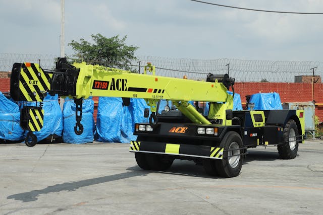 pexels-acecranesindia-29502201 Ile kosztuje 1 godz. pracy platformy samojezdnej